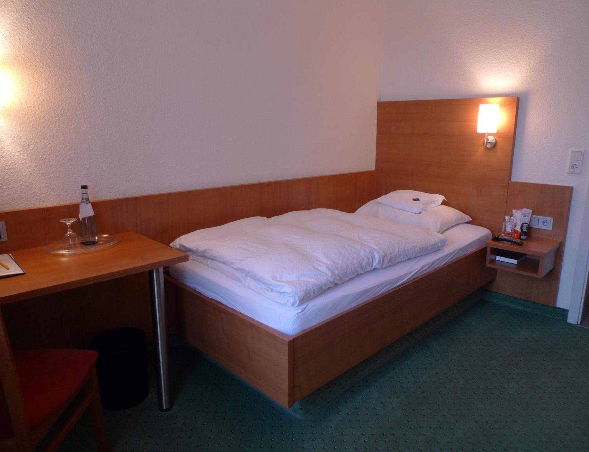 Hotel-Restaurant Roter Ochsen Lauchheim Room photo